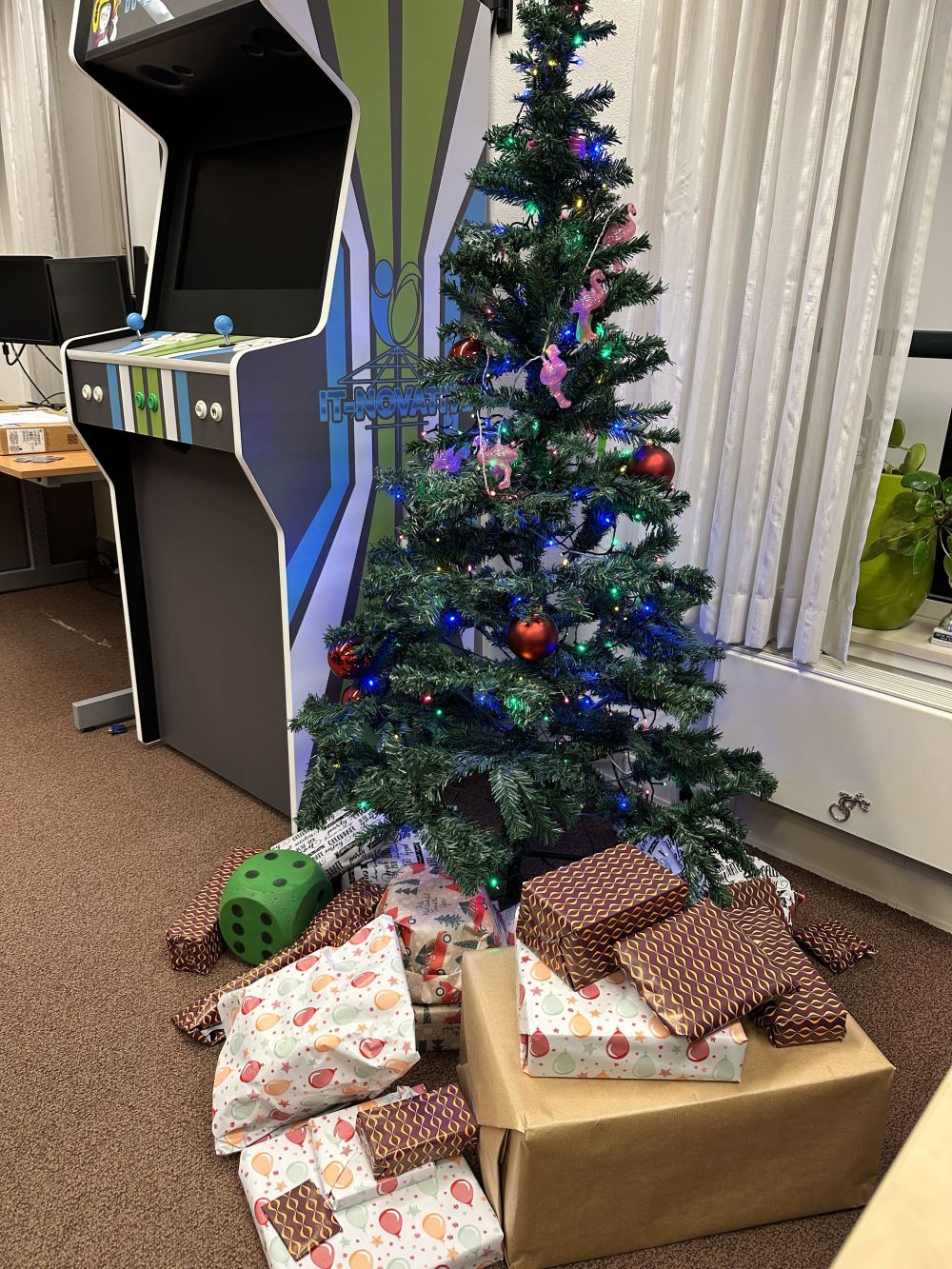 De kerstboom op kantoor